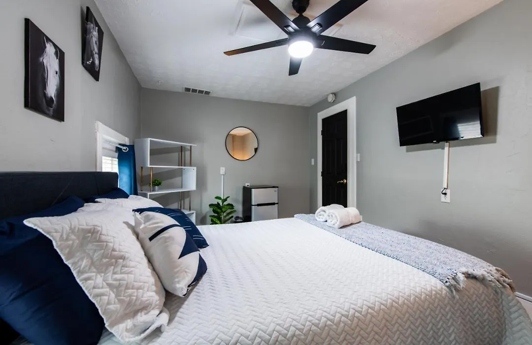 Suite Near Downtown Louisville, Ky - Suite IX-1